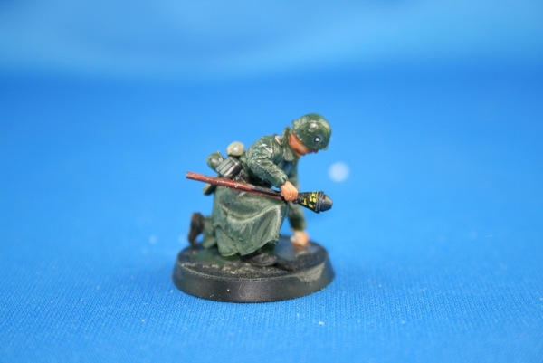Nordwind 1/48  018 german soldier in greycoat kneeing with Panzerfaust